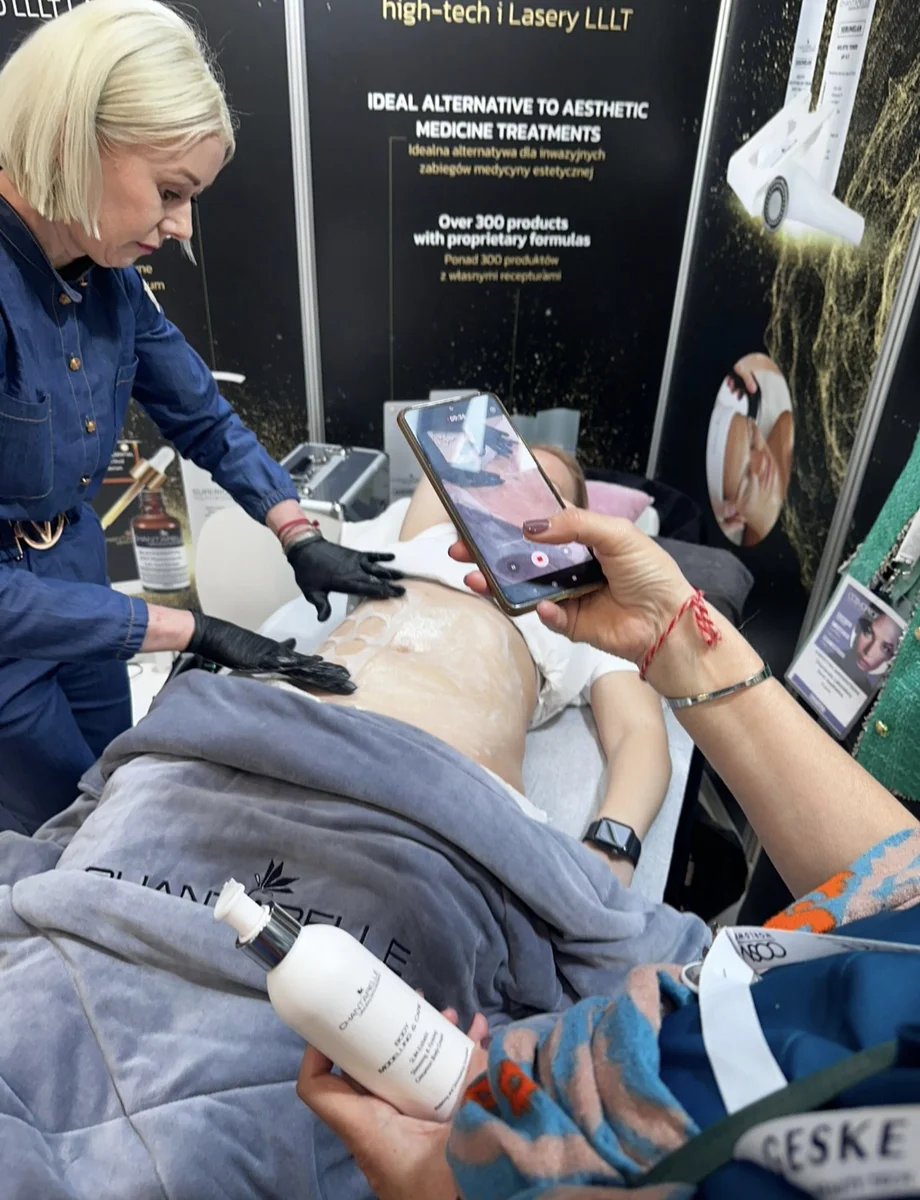 Demonstracja zabiegu laserowego LLLT